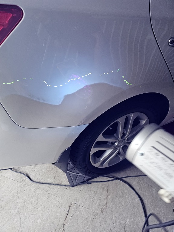 آیا اشعه UV همیشه در تشخیص رنگ خودرو دقیق است؟ بررسی محدودیت‌ ها